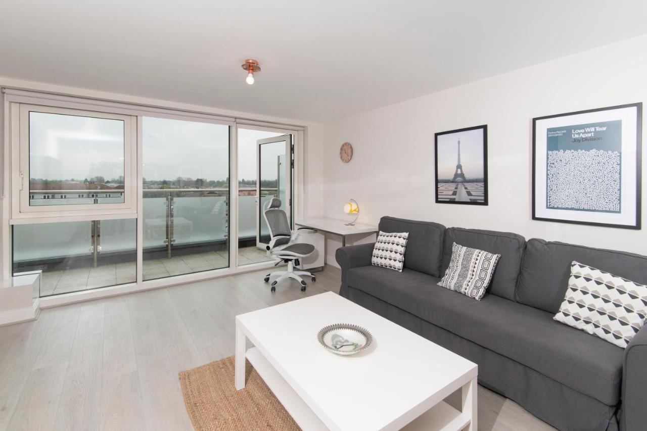 Spacious Apartment With Parking Space, Close To Heathrow, Elizabeth Line And Windsor Maidenhead Exterior foto
