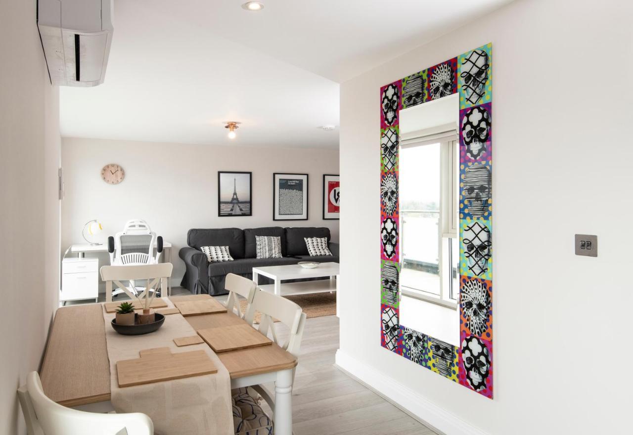 Spacious Apartment With Parking Space, Close To Heathrow, Elizabeth Line And Windsor Maidenhead Exterior foto